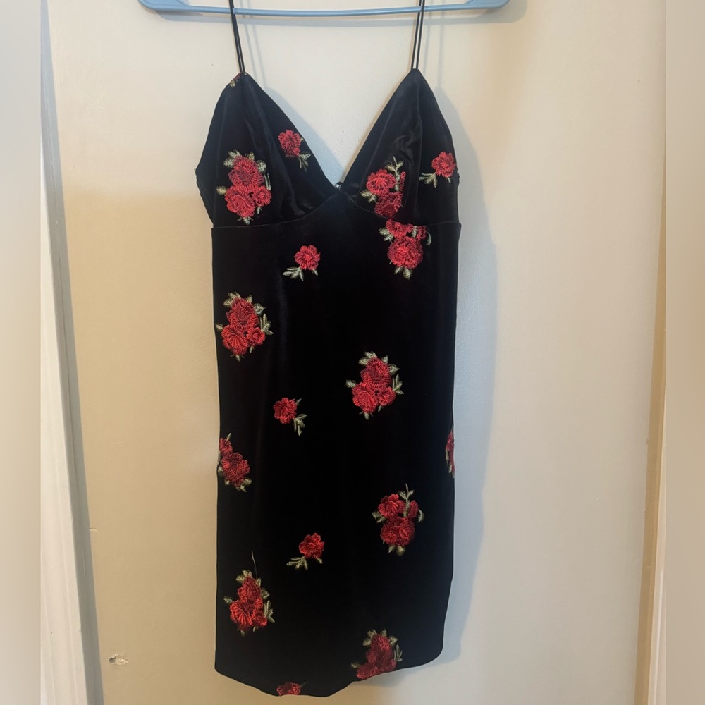 NWT Trixxi Black and Red Velvet Rose Embroidered Dress size Small